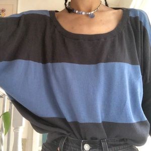 Wide stripe quarter sleeve.